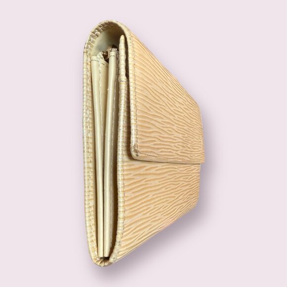 Authentic Louis Vuitton Epi Leather Long Wallet | Vanilla - Picture 4 of 10